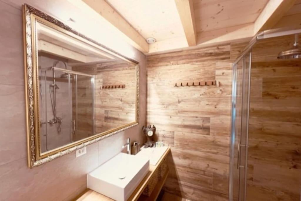 Chic Small New Apartment Up To 4 People, Pets Allowed Lens Exteriér fotografie